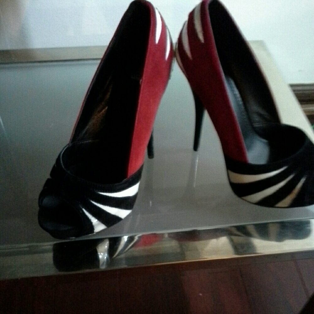 Shoes - Picture 2 of 3